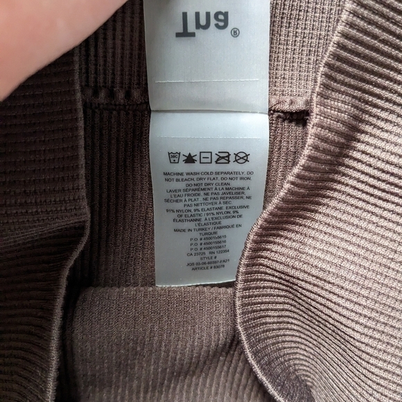 Aritzia TnAction TNABODY ATMOSPHERE ribbed perfomance shorts brown Medium @F1 - Picture 4 of 5